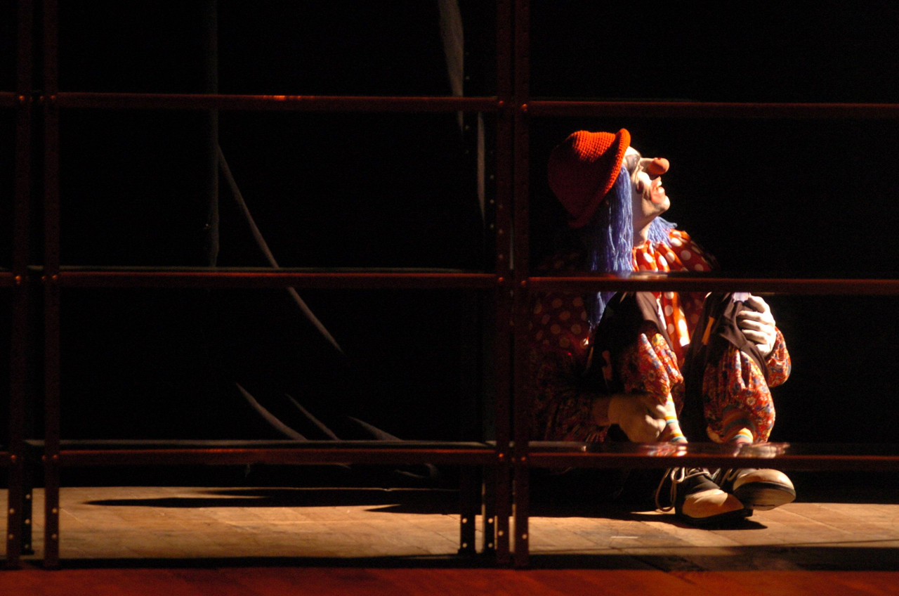 A menina e o palhaco Foto Ricardo Sala abertura.jpg
